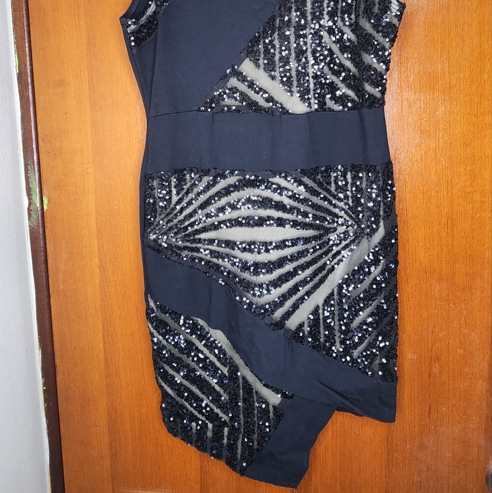Dress - Picture 4 of 8